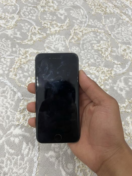 Продам iPhone 8