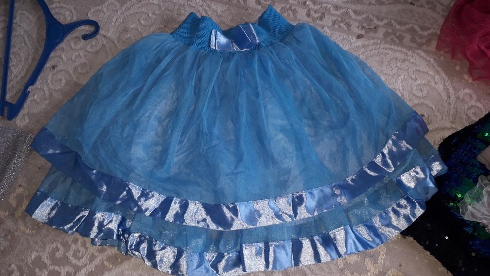 Продам платья юбки