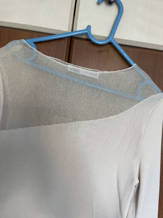 Bluza crem Zara, pe un umar, marimea S