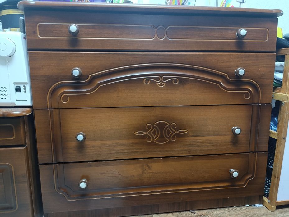Продается шифонер, комод и тумбы