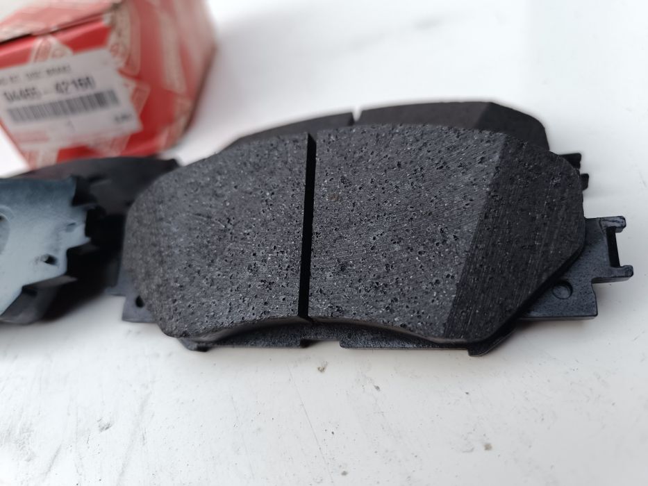 Колодки тормозные передние Toyota Rav4
