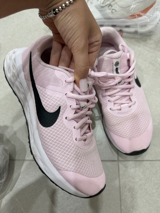 Продам кроссовки Nike