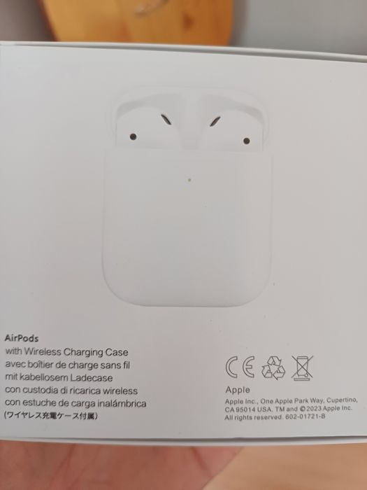 Продаю беспроводные наушники для айфон