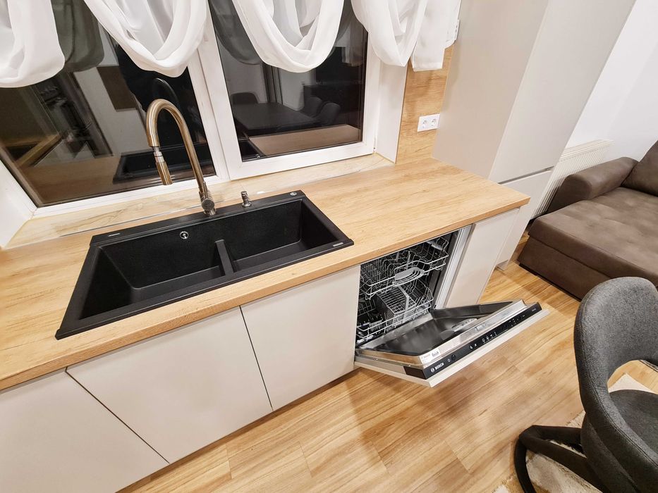 Inchiriez apartament 90mp Eliade 4 camere 2 bai garaj mobilat utilat