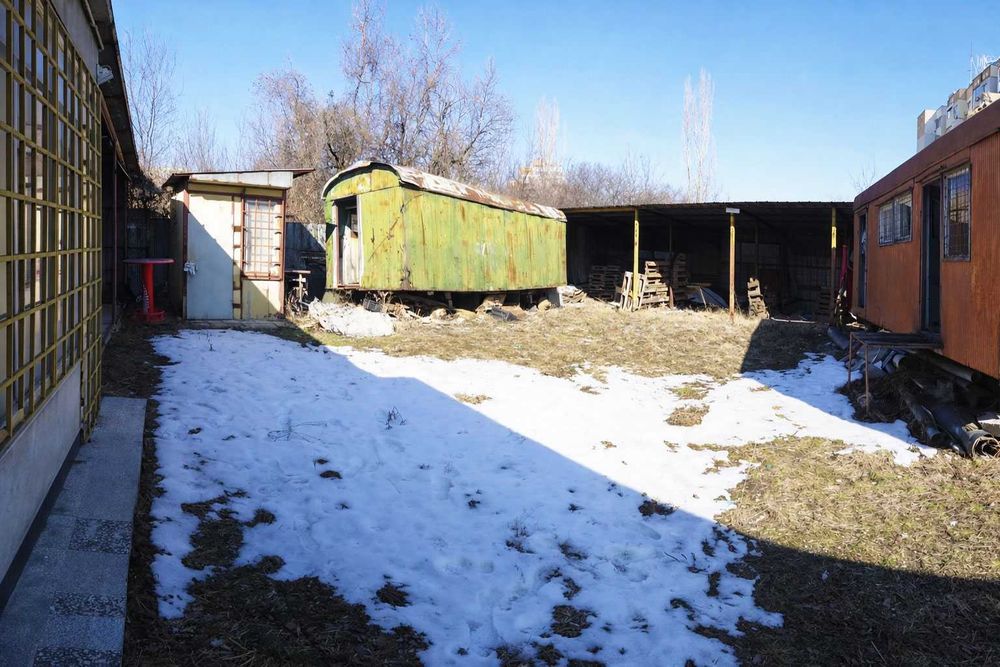 Продава се парцел с действащ търговски обект – директно от собственик