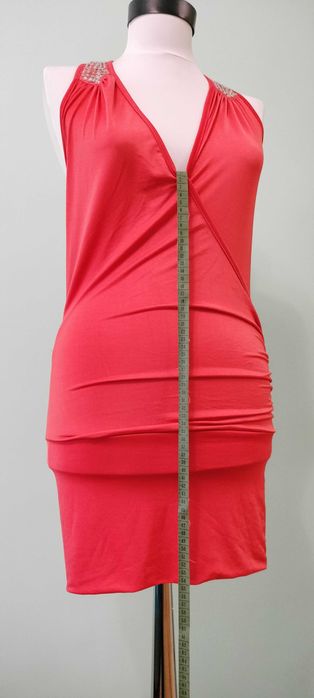 Секси парти цикламена къса рокля с гол гръб и отворено деколте