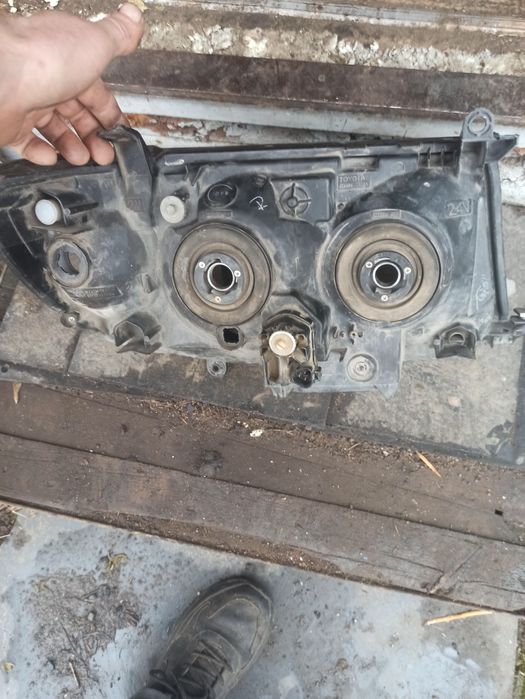 Продам фару(левая)оригинал Ландкрузер 100