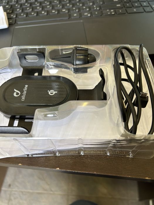 Стойка кола с безжично зарядно