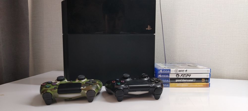 Playstation 4 fat в хорошем состоянии срочно