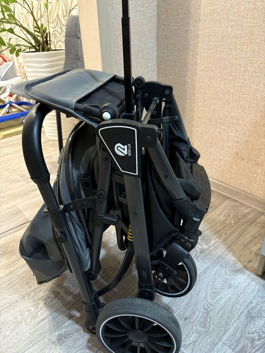 Коляска прогулочная.