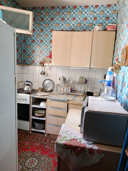 Продается 2х ком. На 2 этаже домбрабат