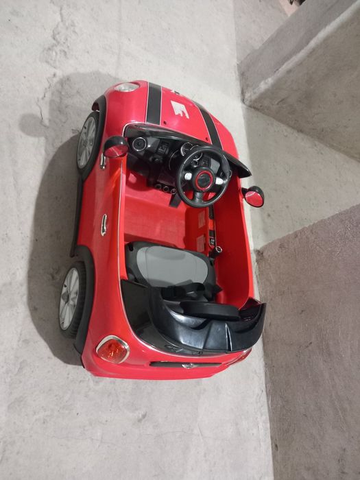 Детска електрическа кола