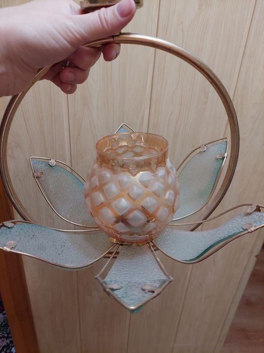 Продам люстры и бра