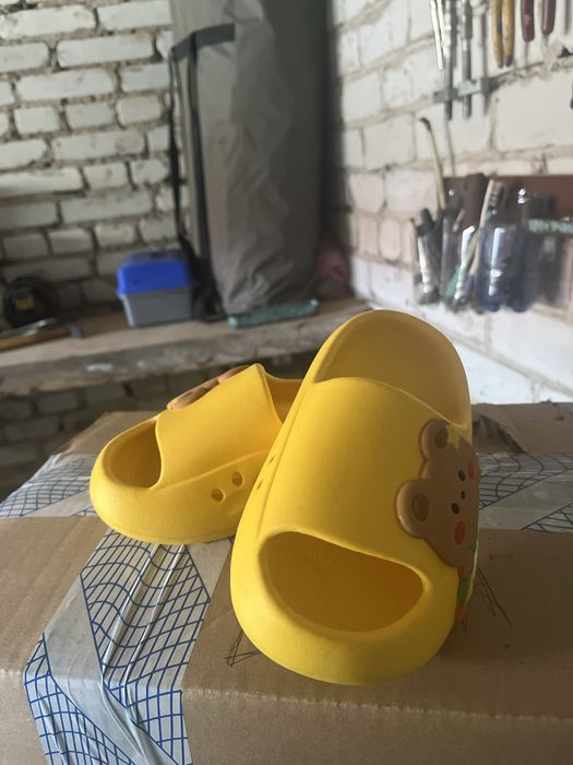 Продам туфли, кроксы детские