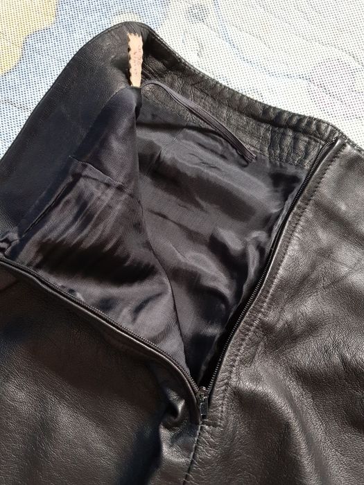 Fusta neagră de piele