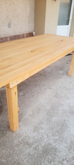 Масивна трапезна маса