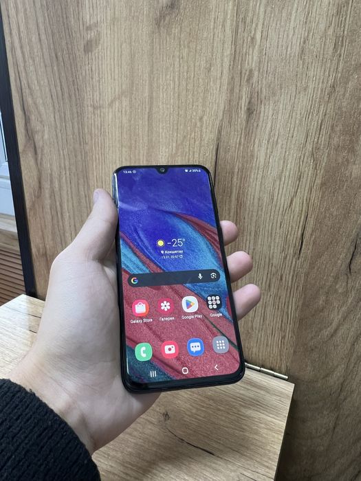 Самсунг А40 64ГБ