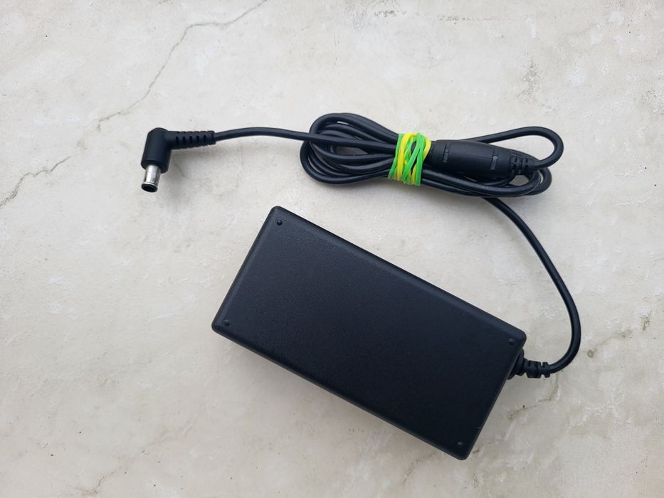 Alimentator Samsung 19V 3,47A 66W mufa cu pin