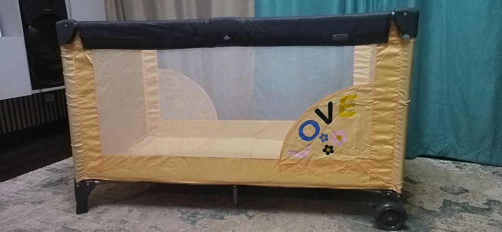 Детский манеж-кровать.