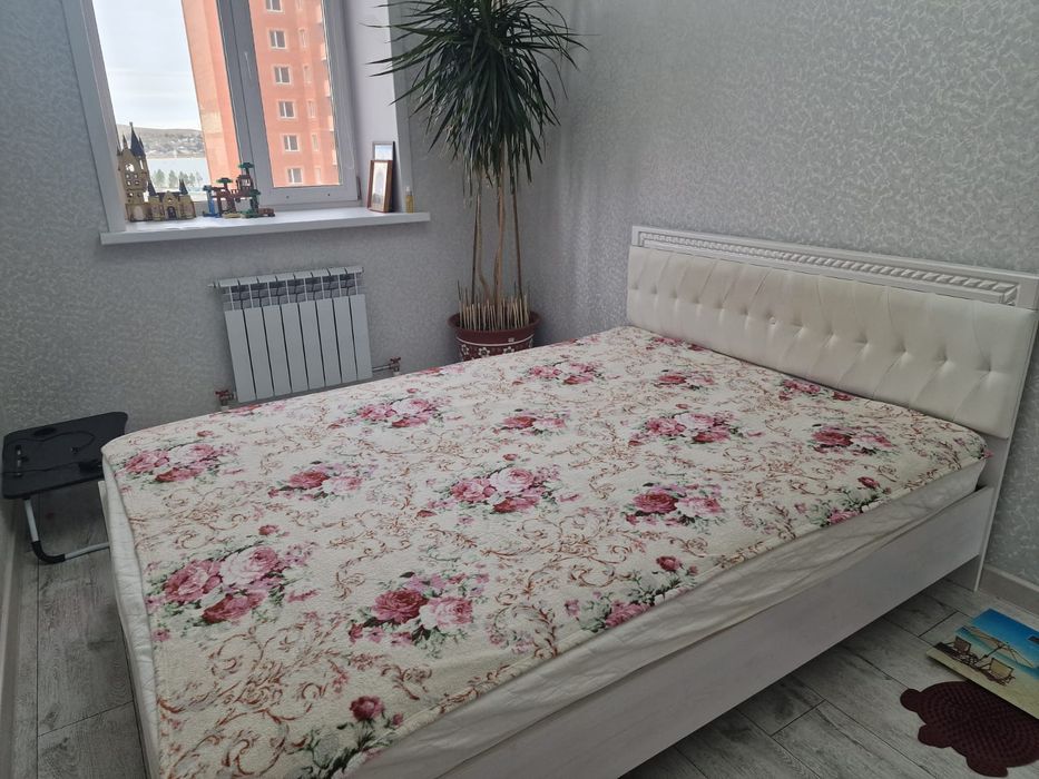 Двухспальная кровать