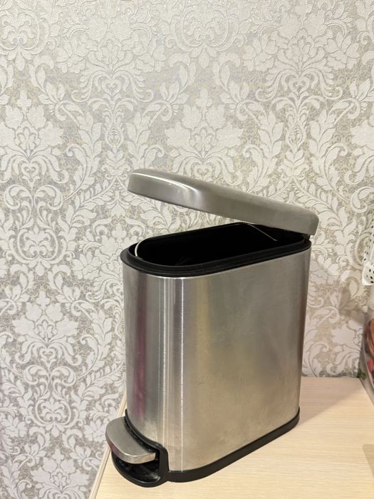 Мусорный контейнер