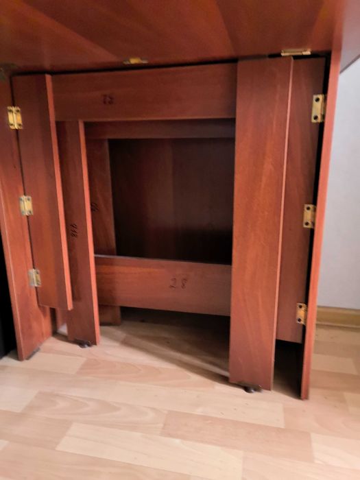 Продам стол книжку