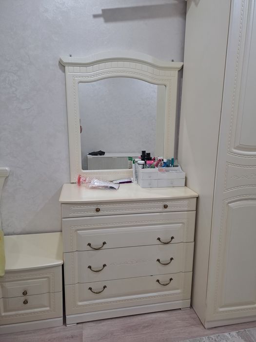 Продам спальний гарнитур