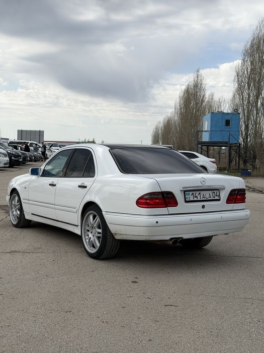 Mercedes Benz E240 W210
