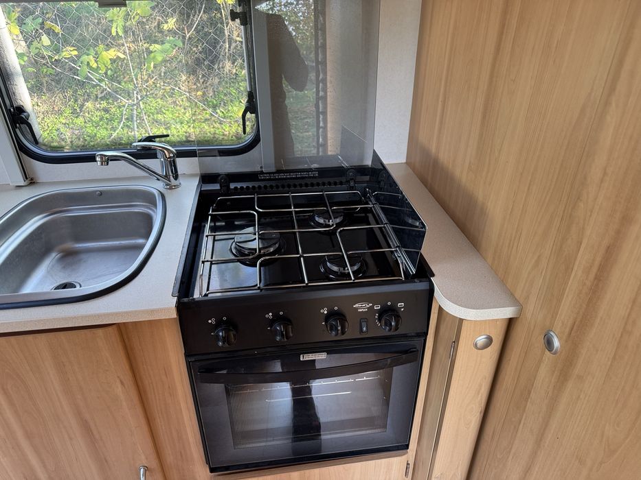 Продавам каравана Available Dart 470-2