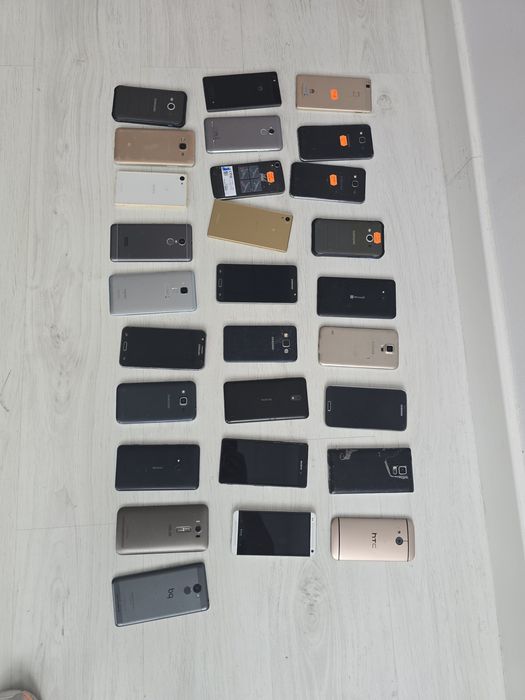 Smartphone-uri en-gros pentru piese, complete, fără defecte majore