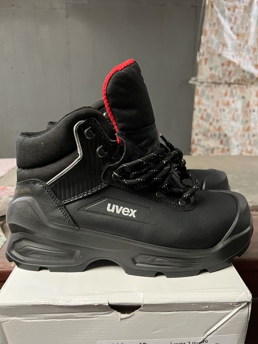 Vand bocanci protectie Uvex marimea 41