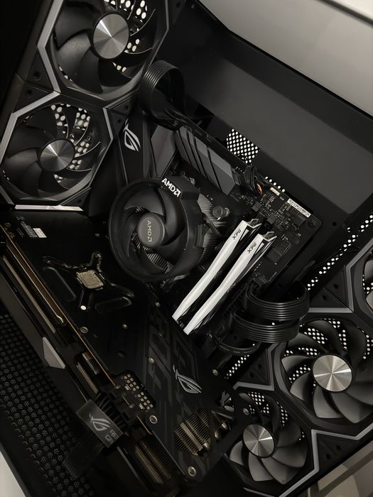 Компютър - Ryzen 7 5700X3D - RX6700XT - 16 GB DDR4