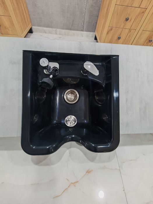 Vând scafe frizerie