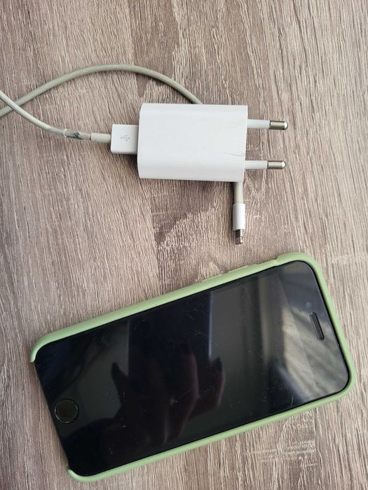 Iphone 7, черен, 32GB + зарядно, кейс и протектор