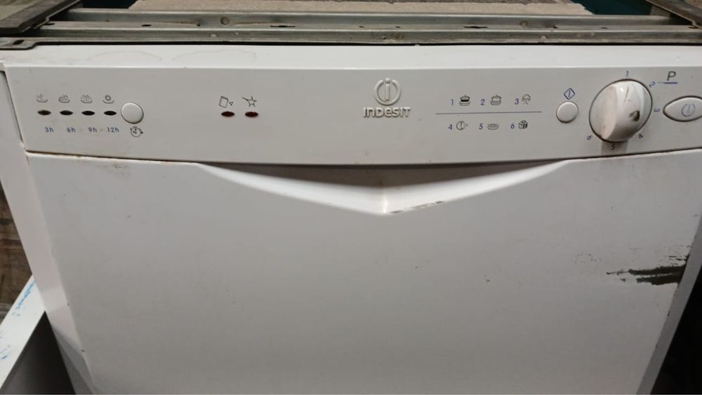 Продам посудомоечную машину Indesit