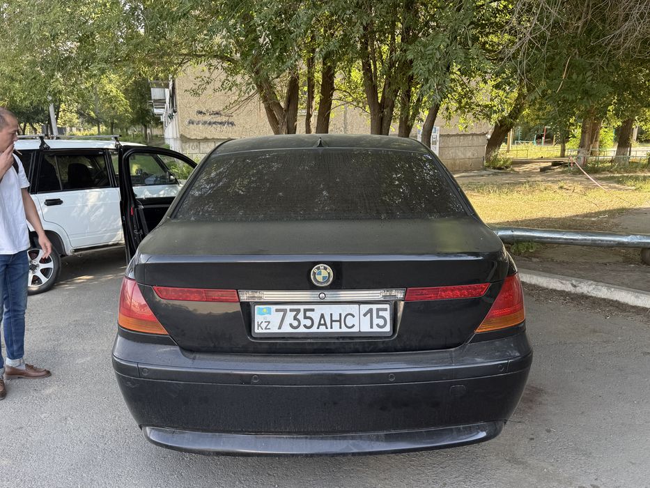 BMW 735i 2002 года