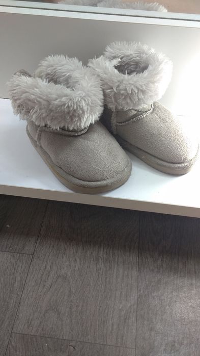 Детская обувь зимняя ботинки угги