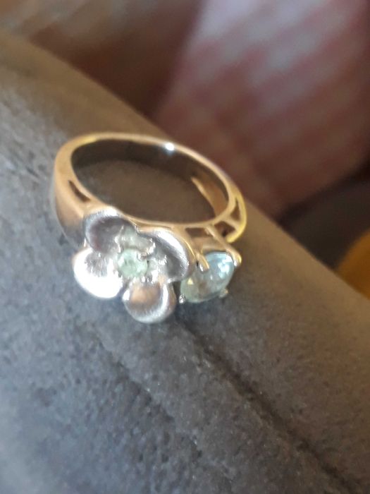 Inel argint floare cu pietre topaz si peridot