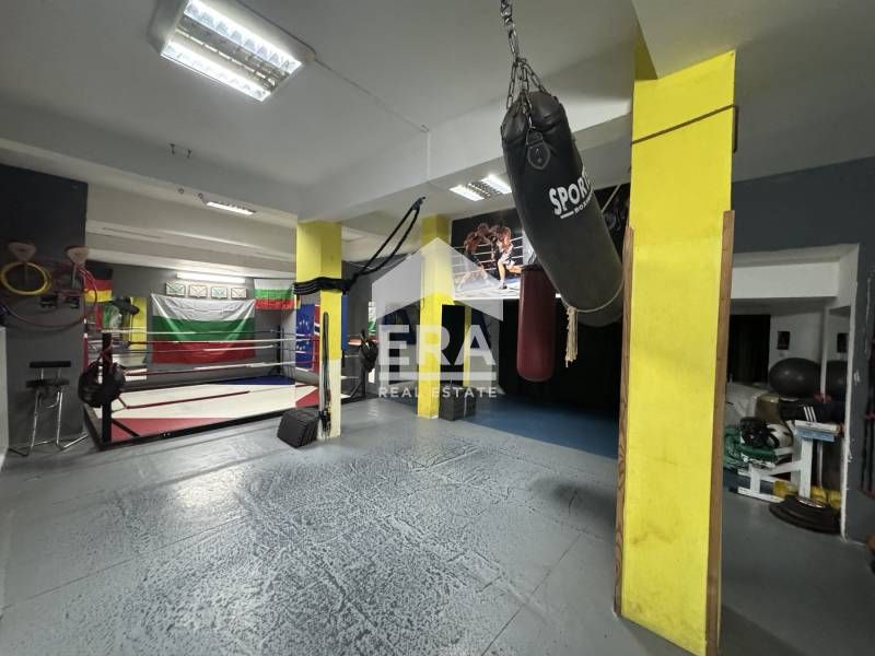 Фитнес зала на две нива за продажба, в самостоятелна тухлена сграда, р