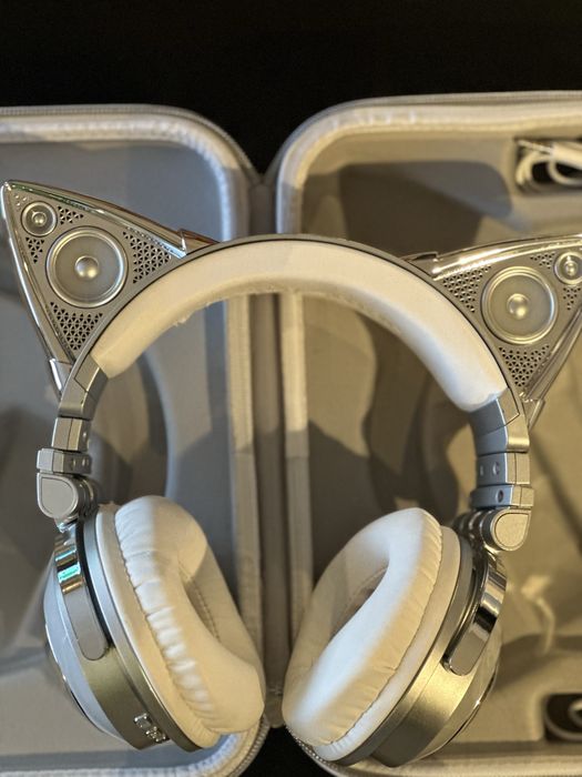 Слушалки Ариана Гранде