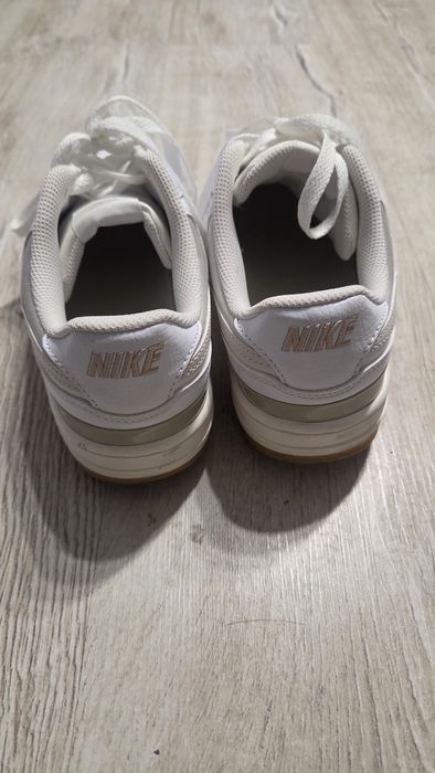 Nike чисто нови маратонки