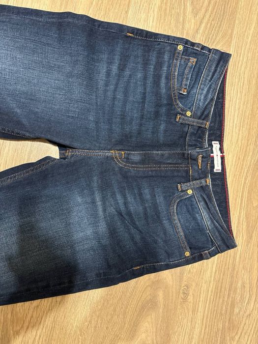 Джинсы Tommy Hilfiger