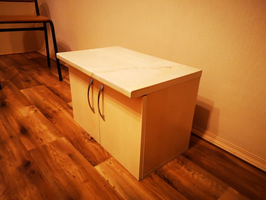 Шкафчик навесной