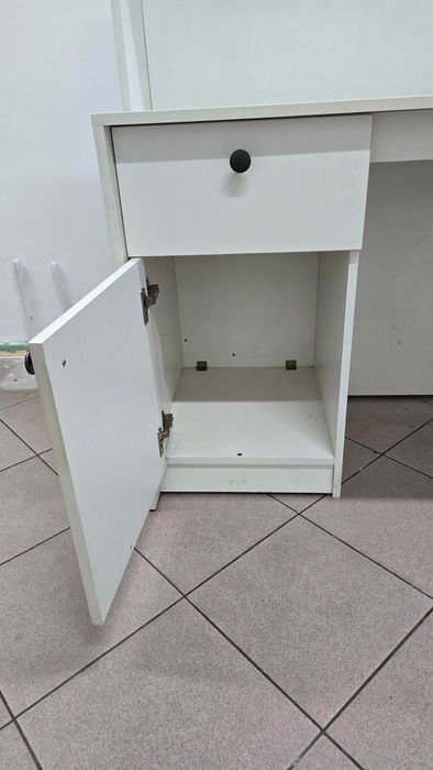 Стол-стойка ресепшен белый