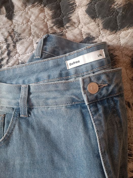 Продам женские джинсы