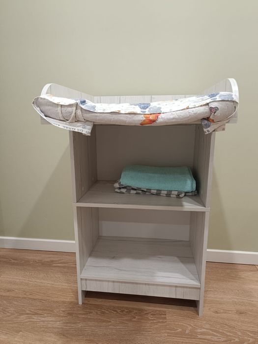 Пеленальный столик новая.