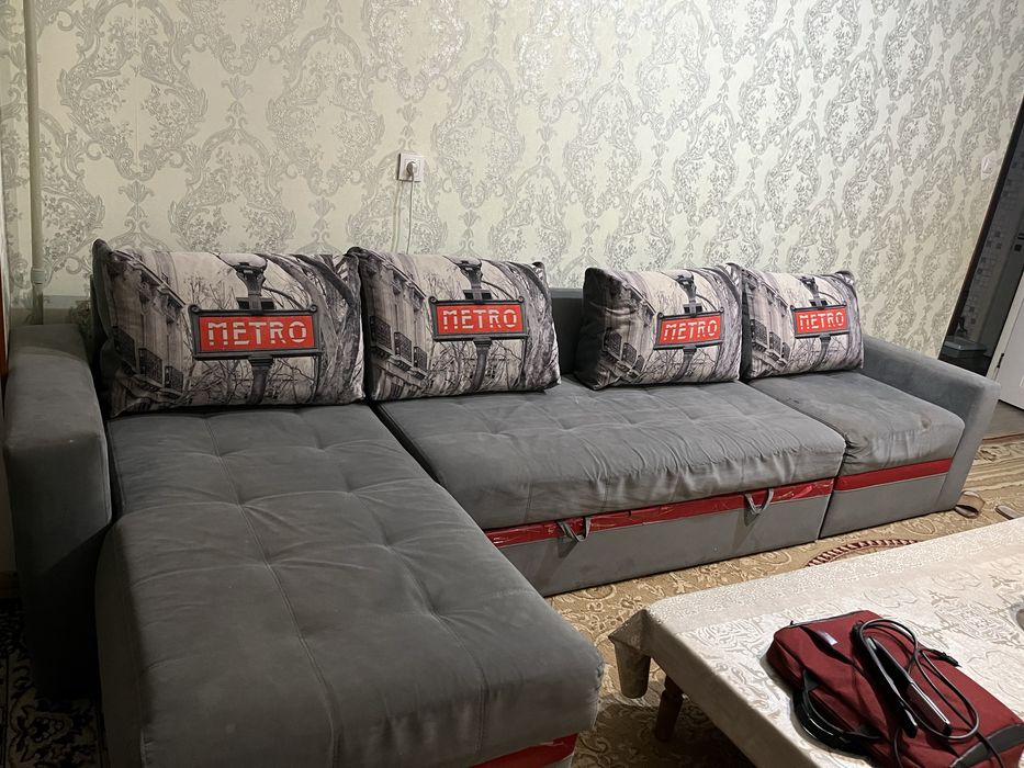 Диван серый в хорошем состоянии