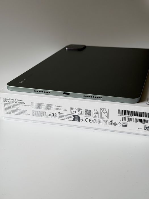 Като нов ! Xiaomi Pad 7 256 Gb Green + Xiaomi Pad 7 Floating Keyboard
