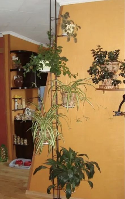 Напольная подставка для цветов