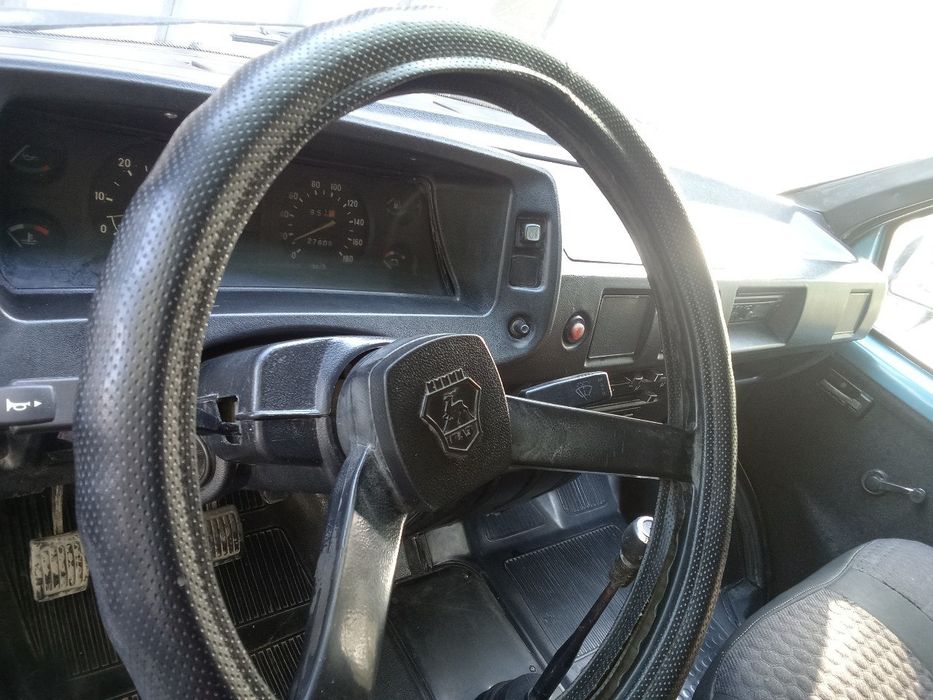 Gazel avtomobili sotiladi